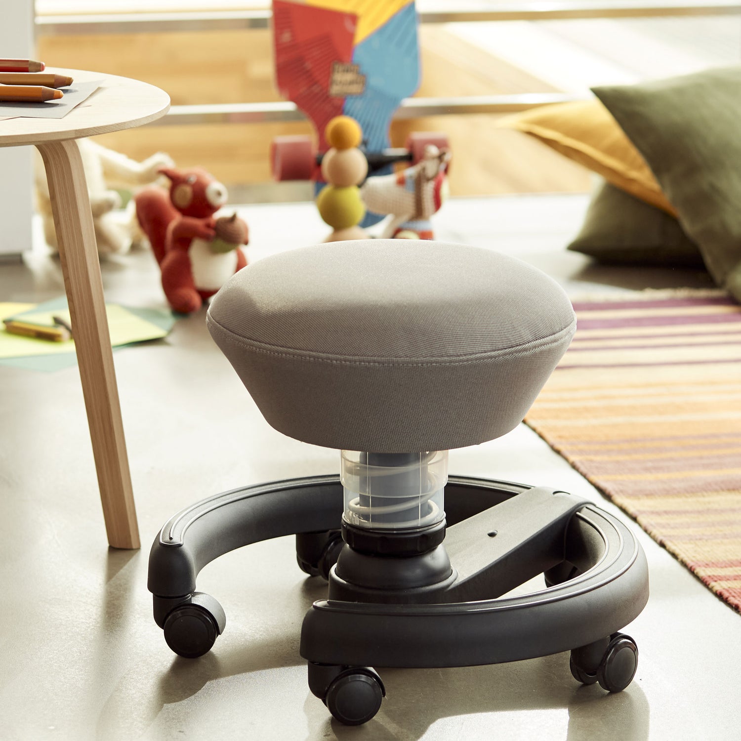 Children's desk chair Swoppster in gray with wheels