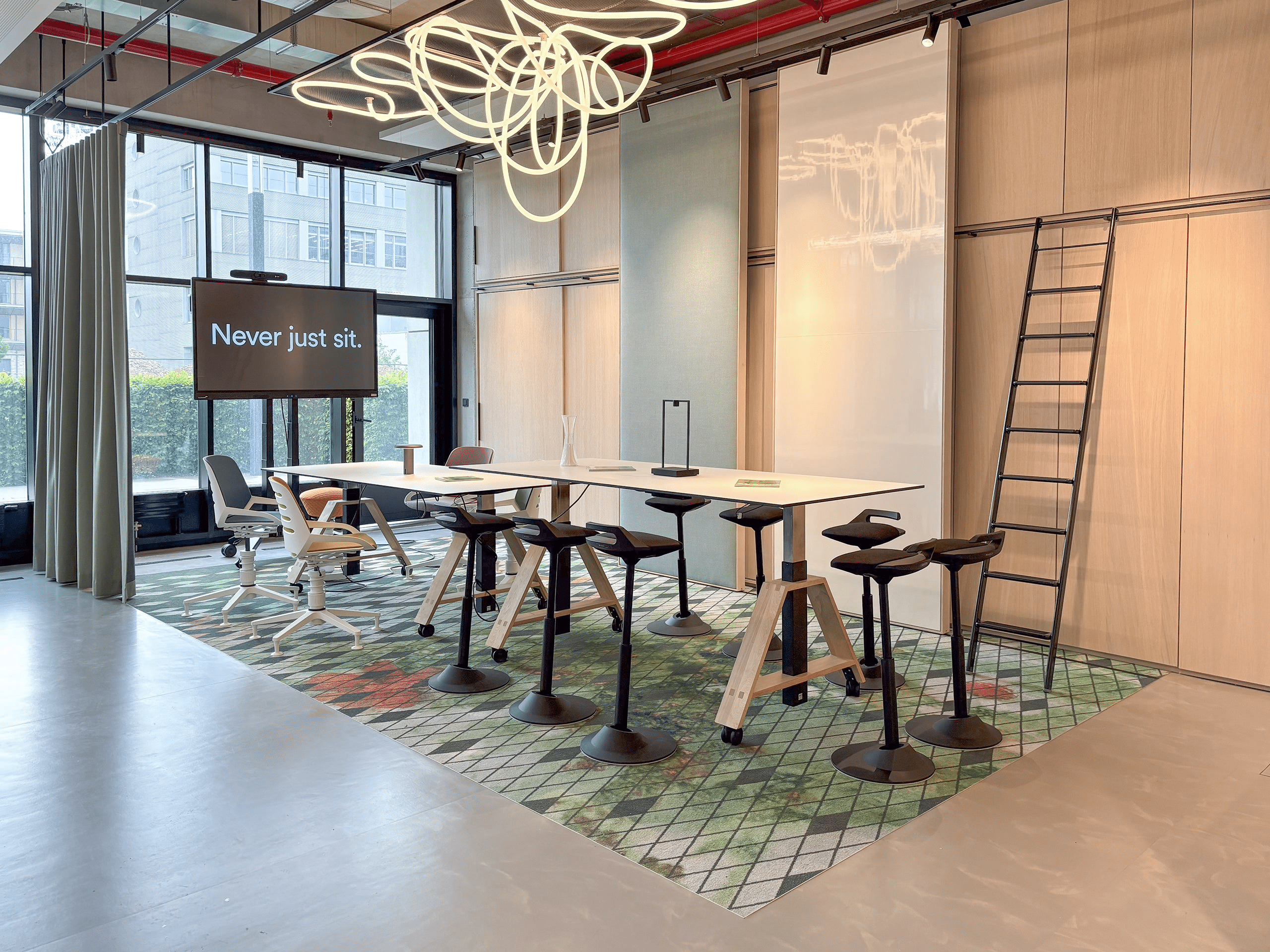 Aeris stattet aus: IDX 81 Showroom in München