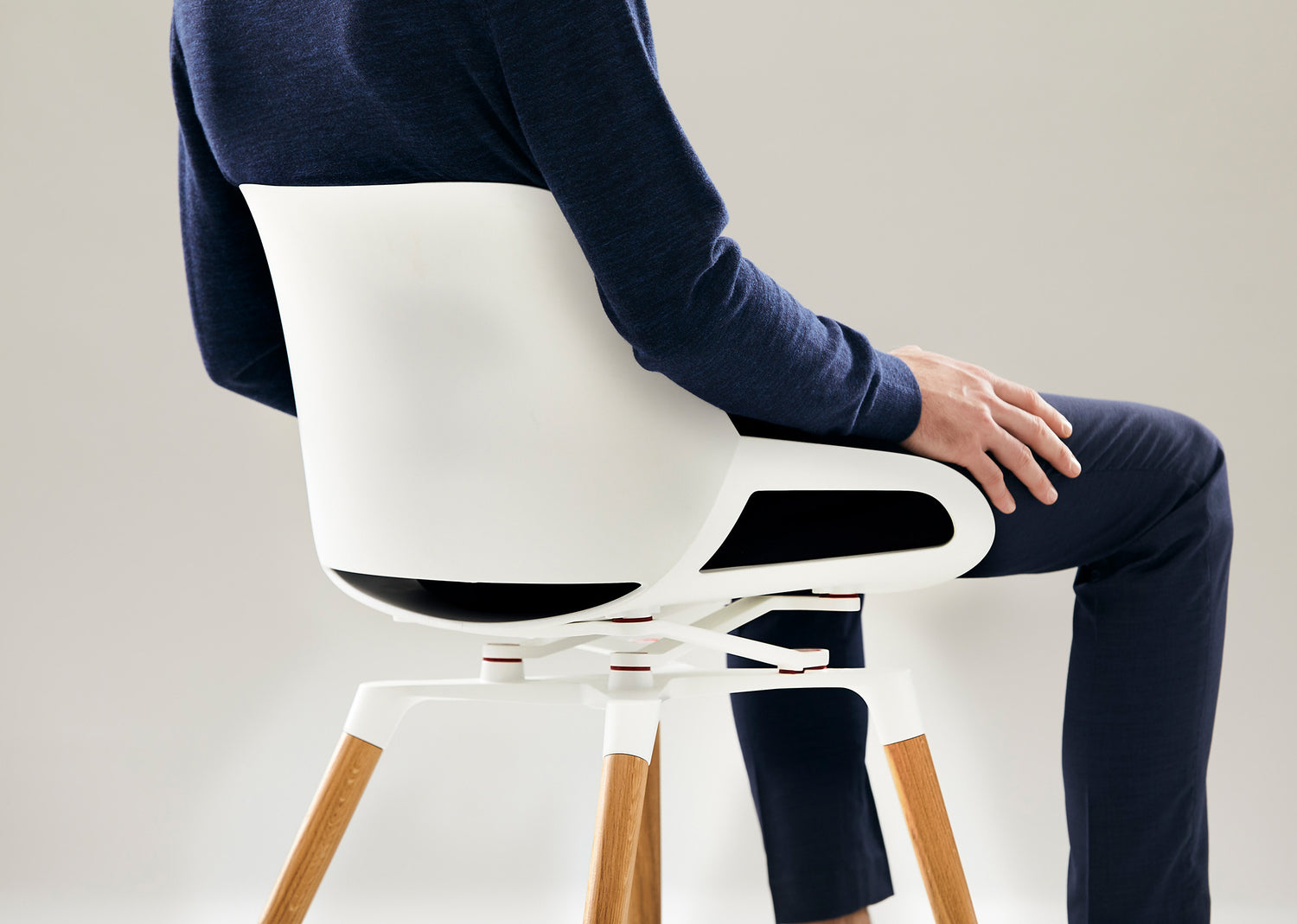 Aeris Numo Task Seat shell in white with wooden legs